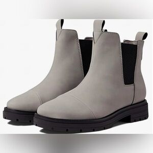 UEC TOMS Women's Skylar Chelsea boots Sz 7.5